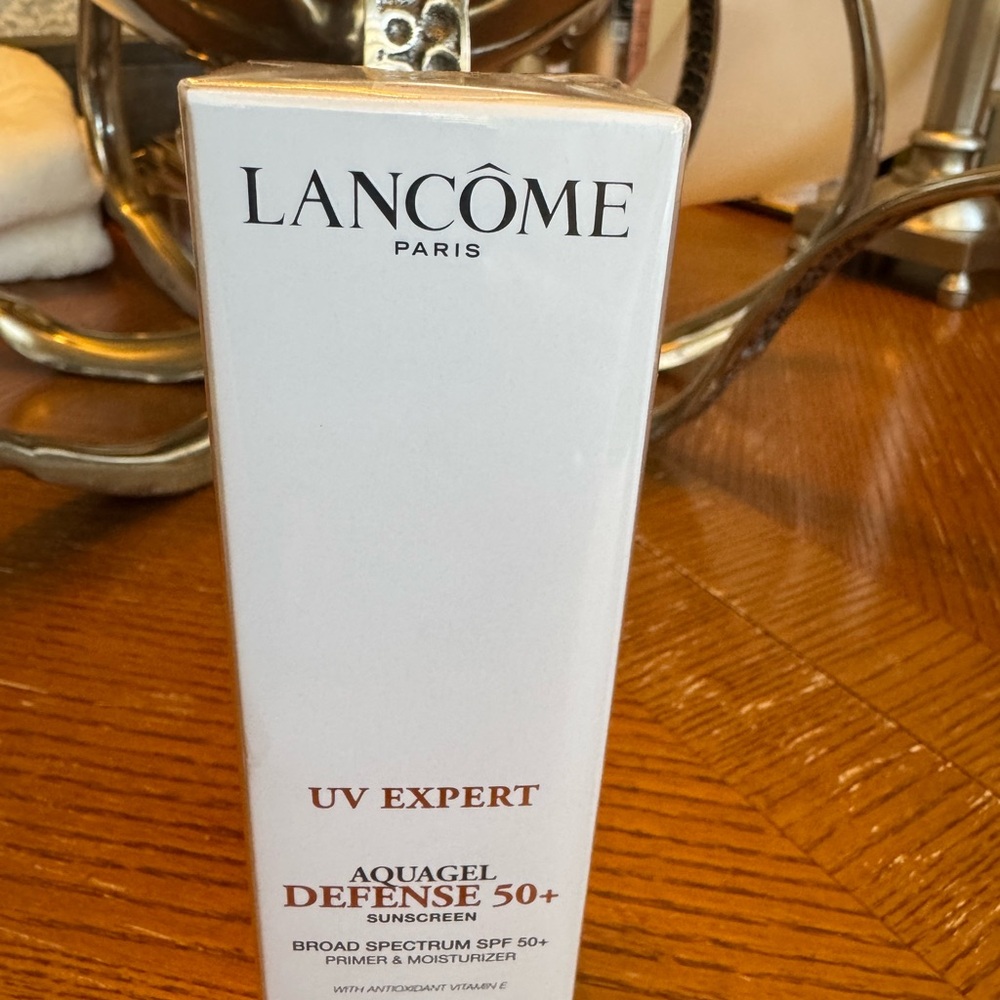 Lancome UV Expert Aquagel Defense 50+ w/moisturizer & primer. New, sealed box.